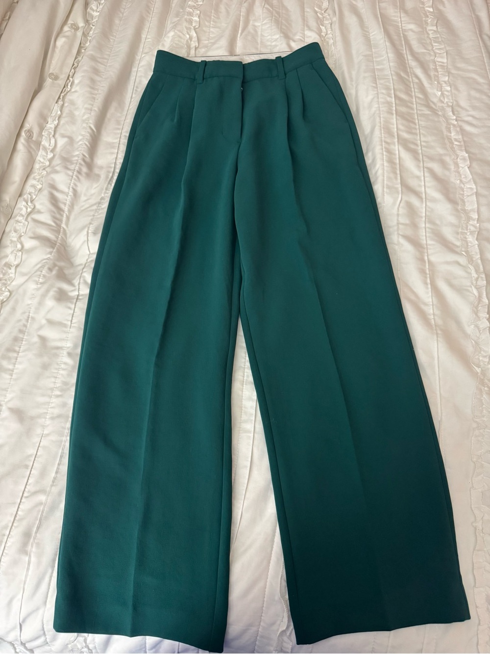 Aritzia Effortless Pants in Emerald Green